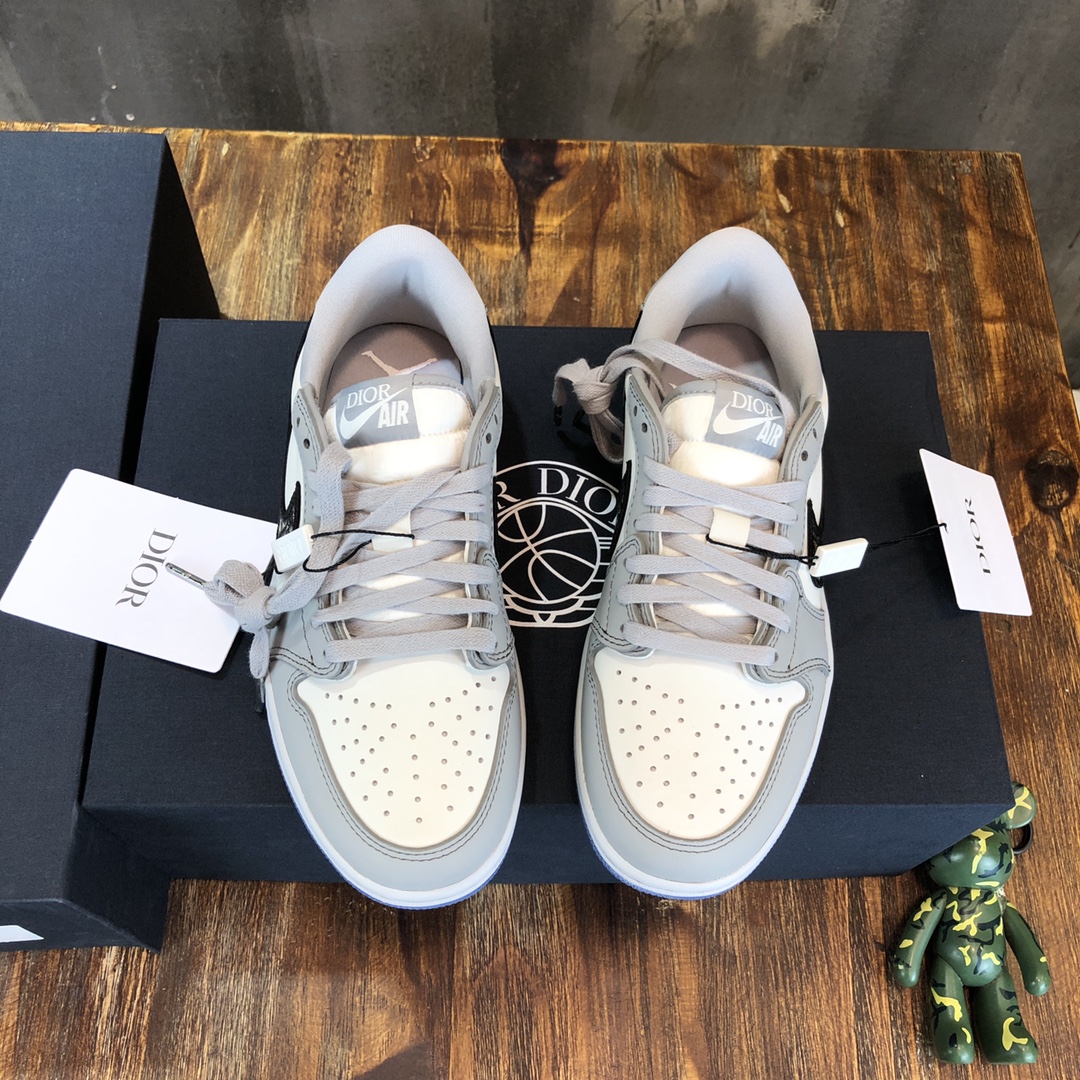 DIOR × AIR JORDAN 1 LO Sneaker