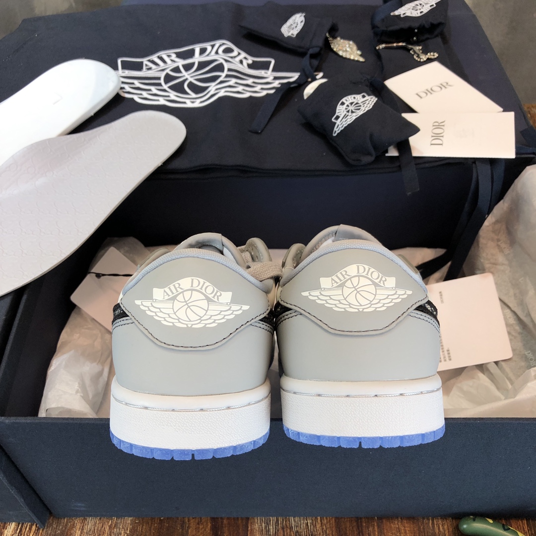 DIOR × AIR JORDAN 1 LO Sneaker