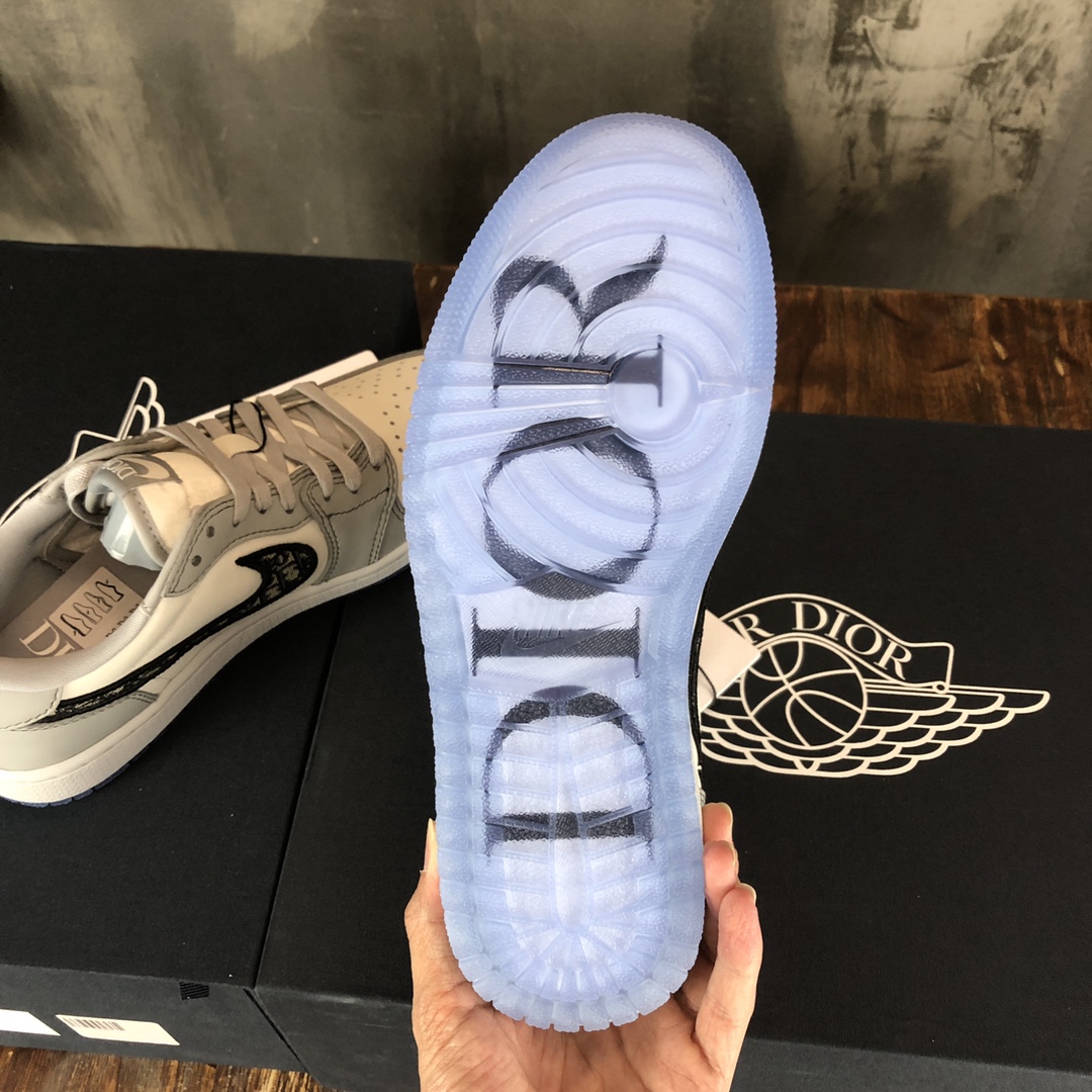 DIOR × AIR JORDAN 1 LO Sneaker