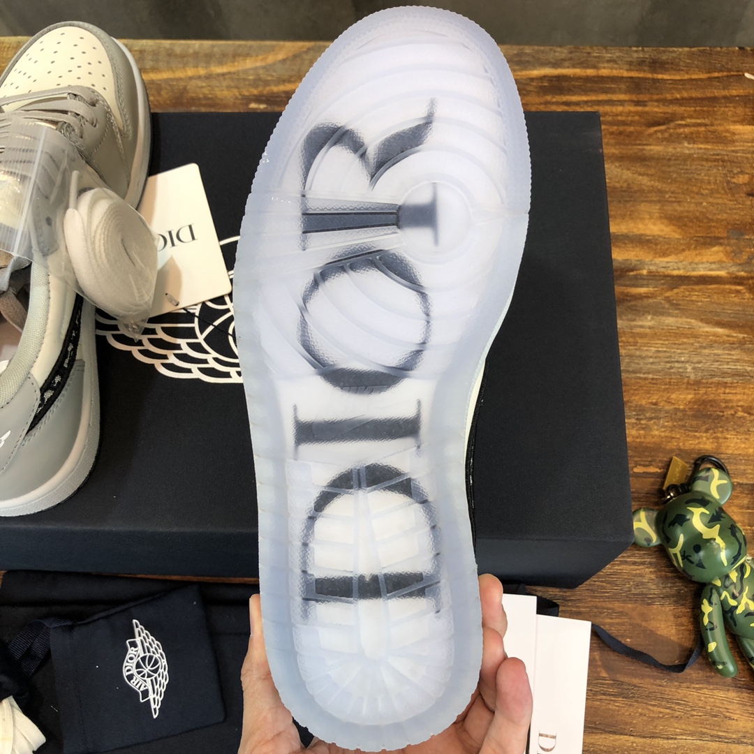 Dior X Air Jordan Sneaker Low in White