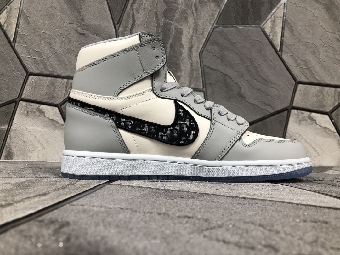 Dior X Air Jordan Sneaker High in White