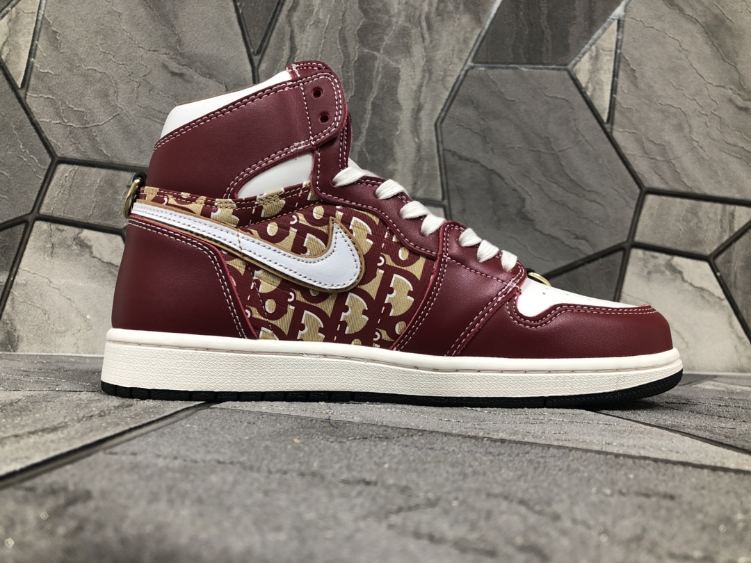 Dior X Air Jordan Sneaker High in Red