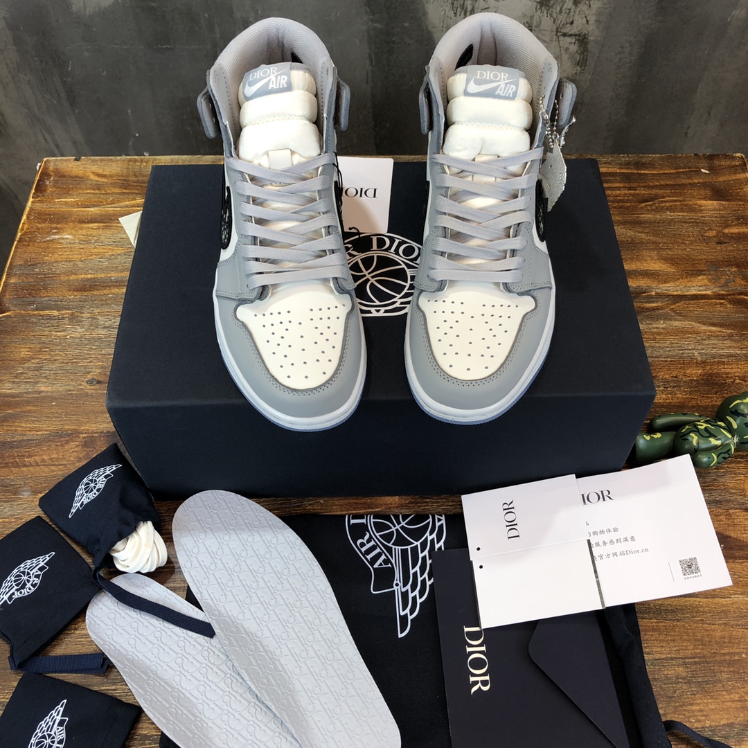 Dior x Air Jordan 1 High Sneaker