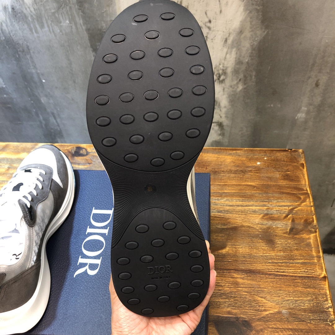 Dior Sneaker B25 in Gray