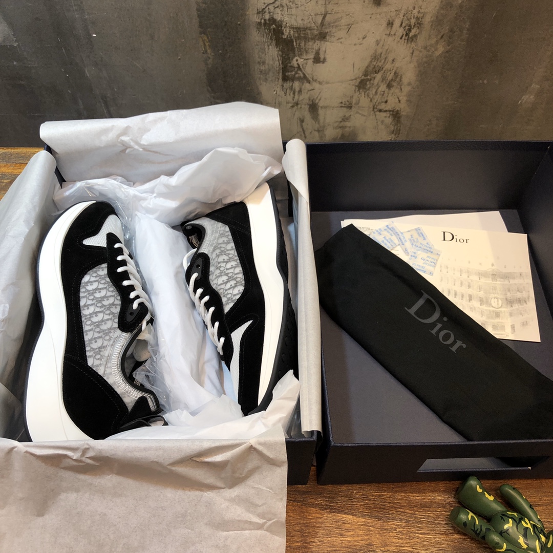 Dior Sneaker B25 in Black