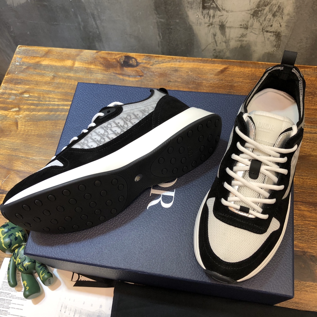 Dior Sneaker B25 in Black