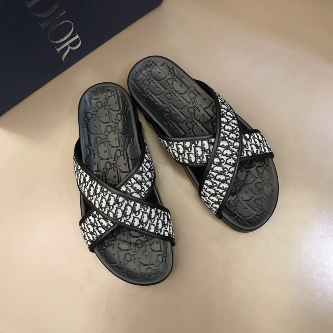 Dior Slipper in Black