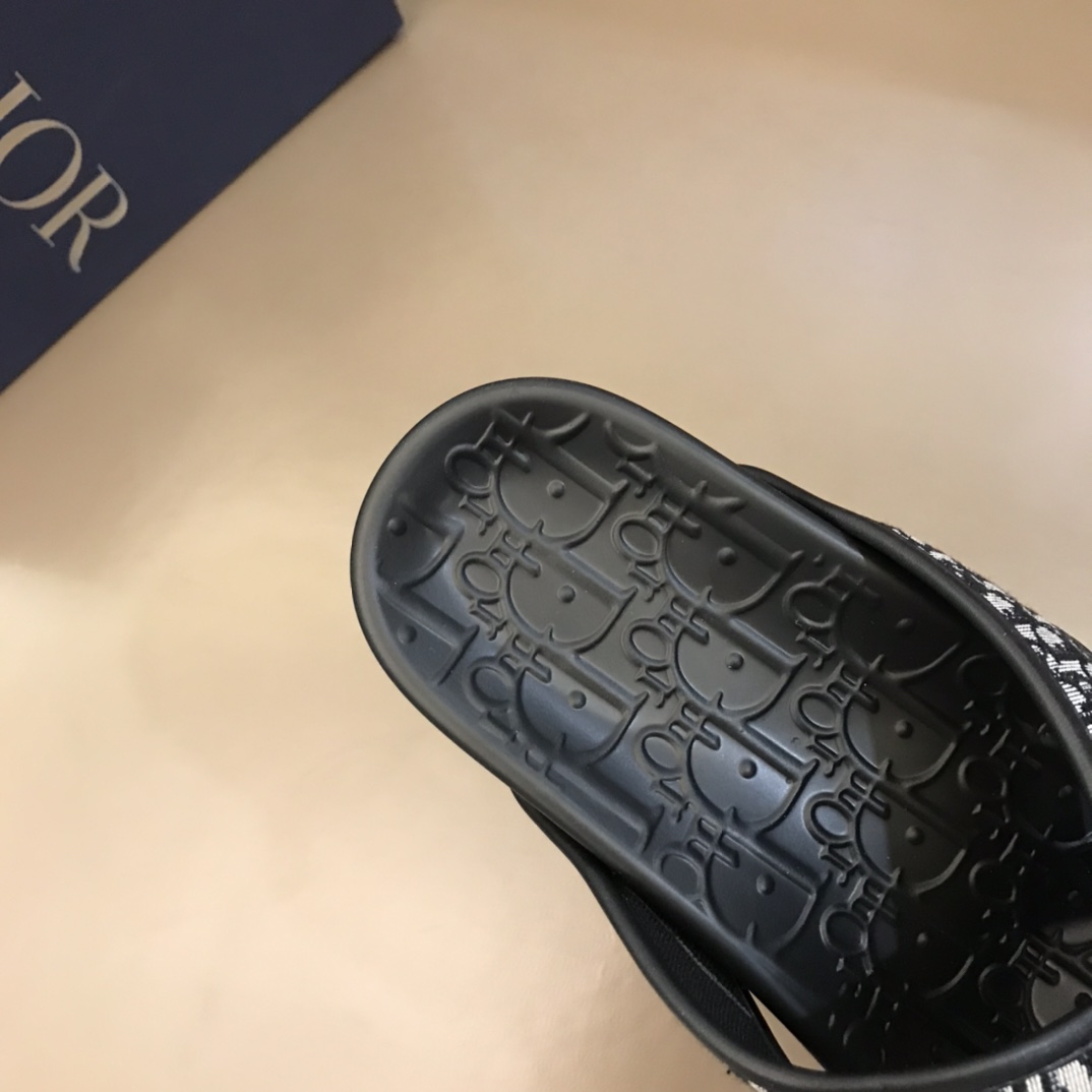 Dior Slipper in Black