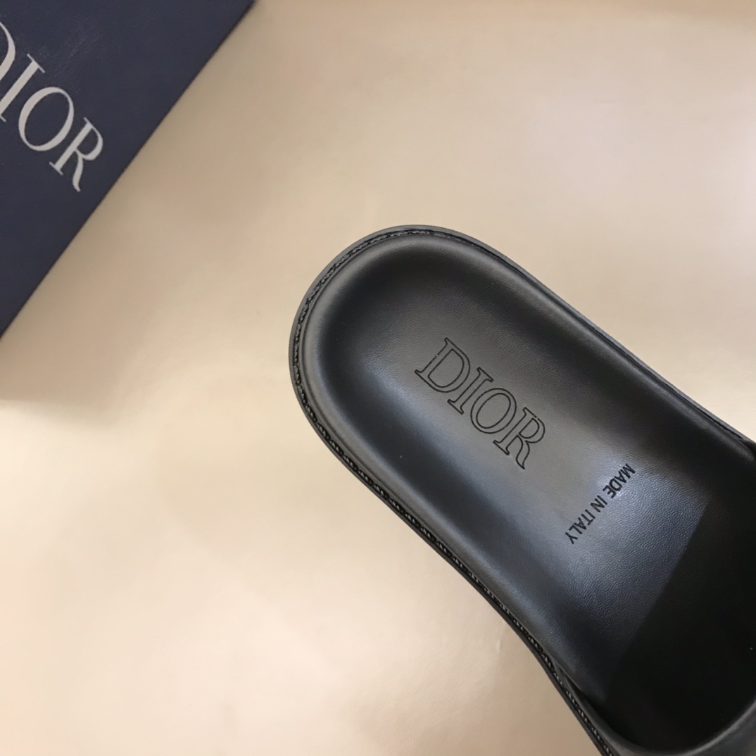 Dior Slipper in Black