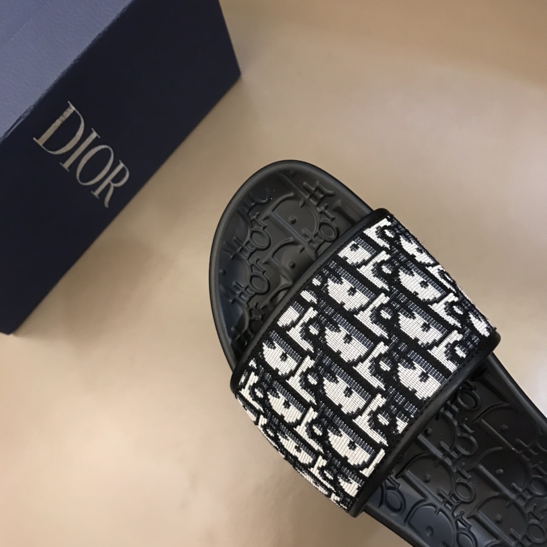 Dior Slipper in Black