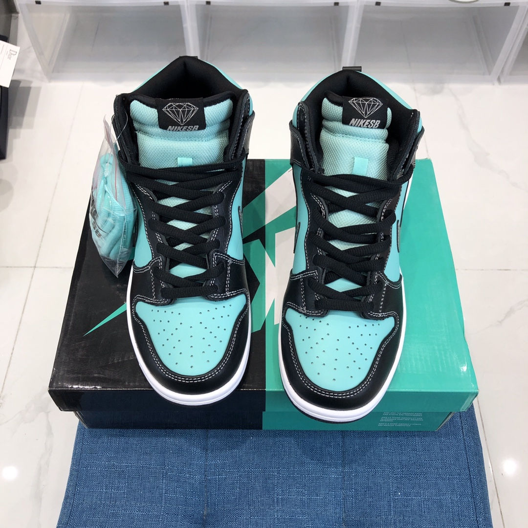 Diamond Supply Co. X Nike SB Dunk High in Blue