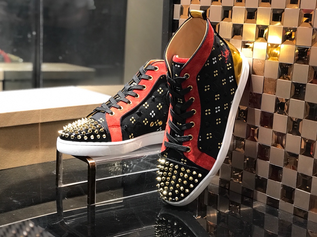 Christian Louboutin Sneaker Lou Spikes Flat