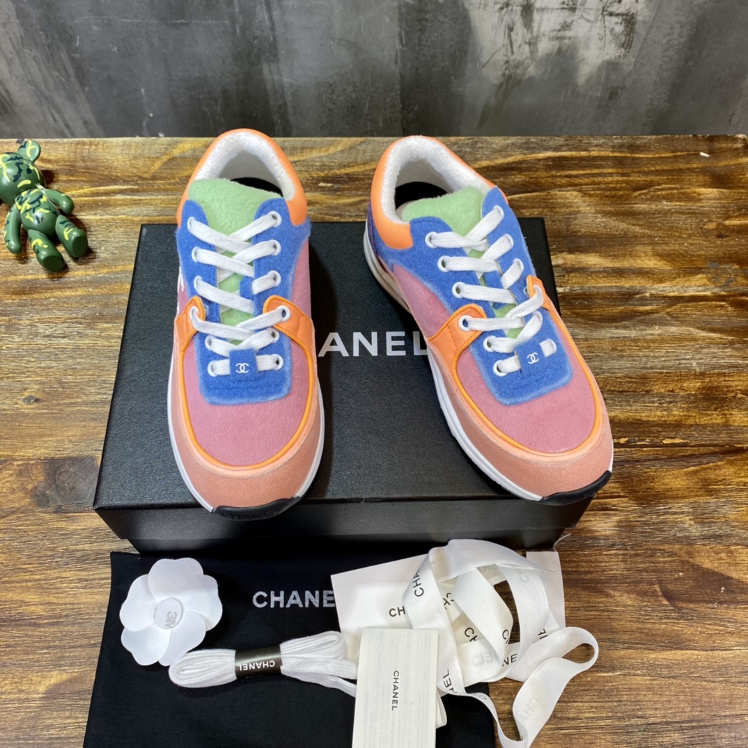 Chanel Sneaker suede Calfskin in Pink