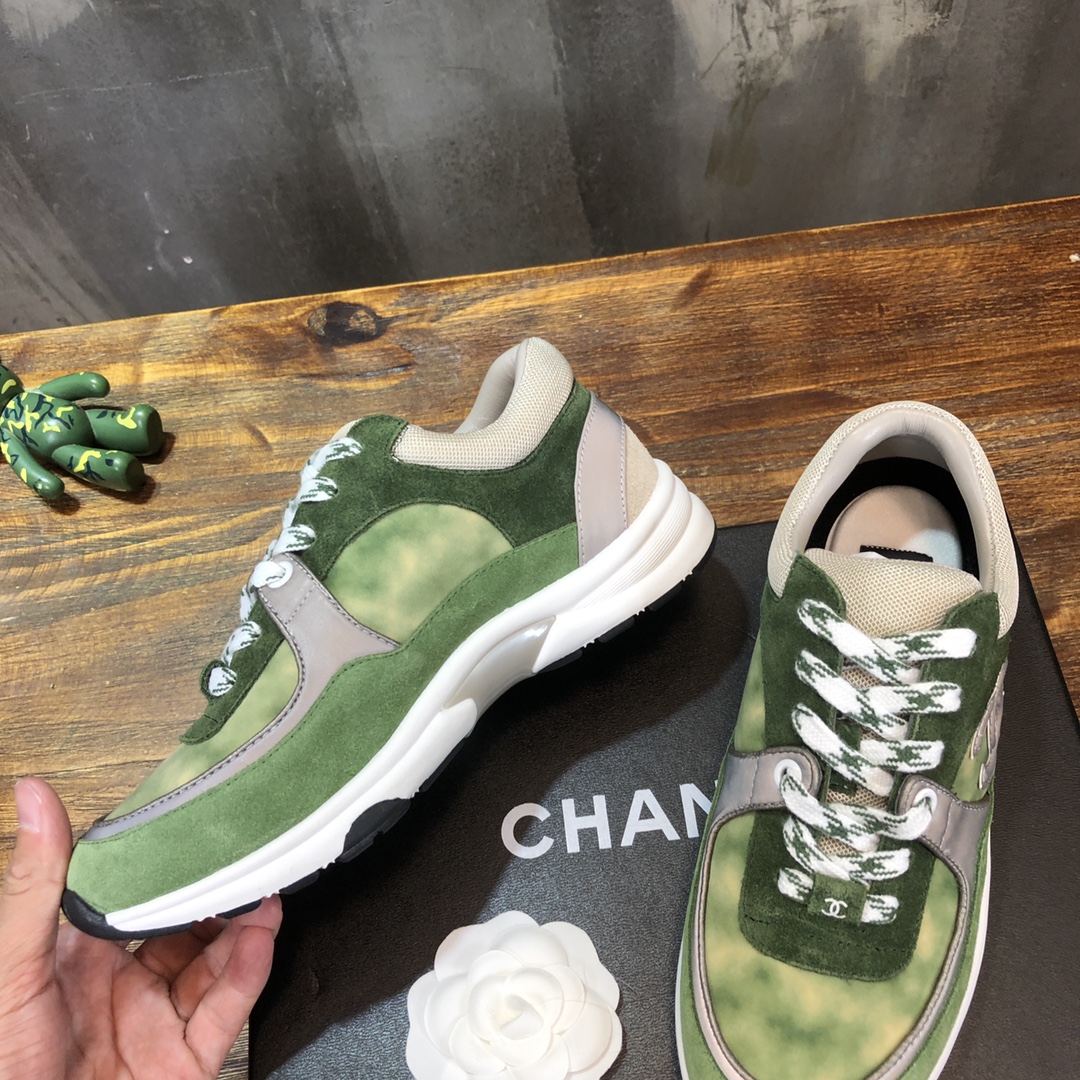 Chanel Sneaker suede Calfskin in Green