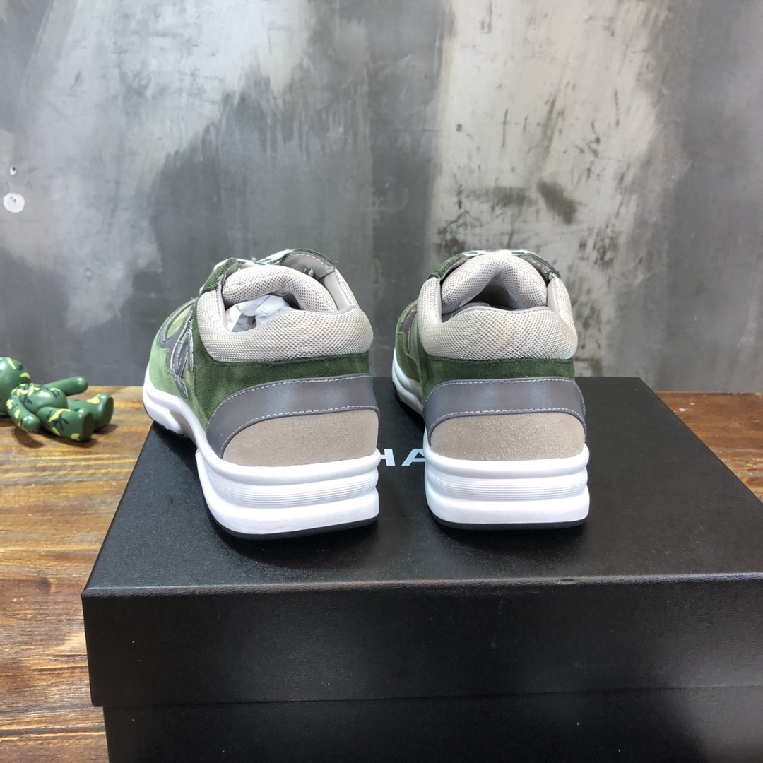 Chanel Sneaker suede Calfskin in Green