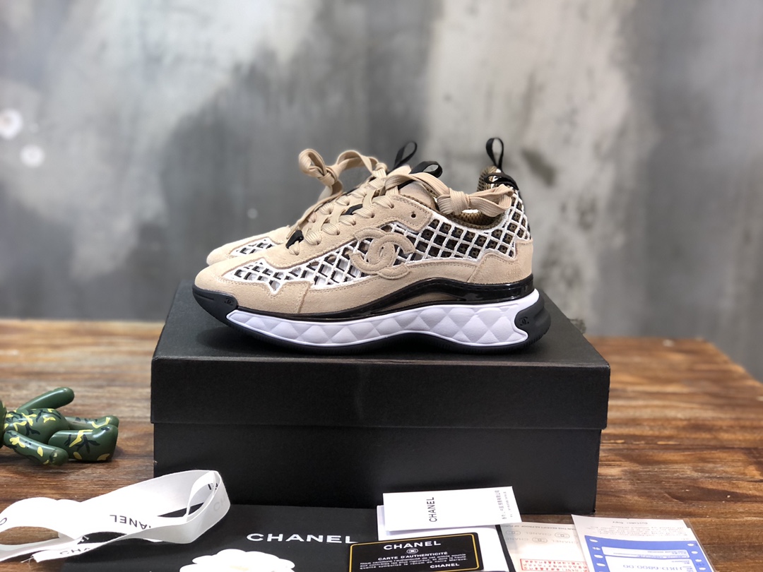 Chanel Sneaker Calfskin Embroidered in Brown