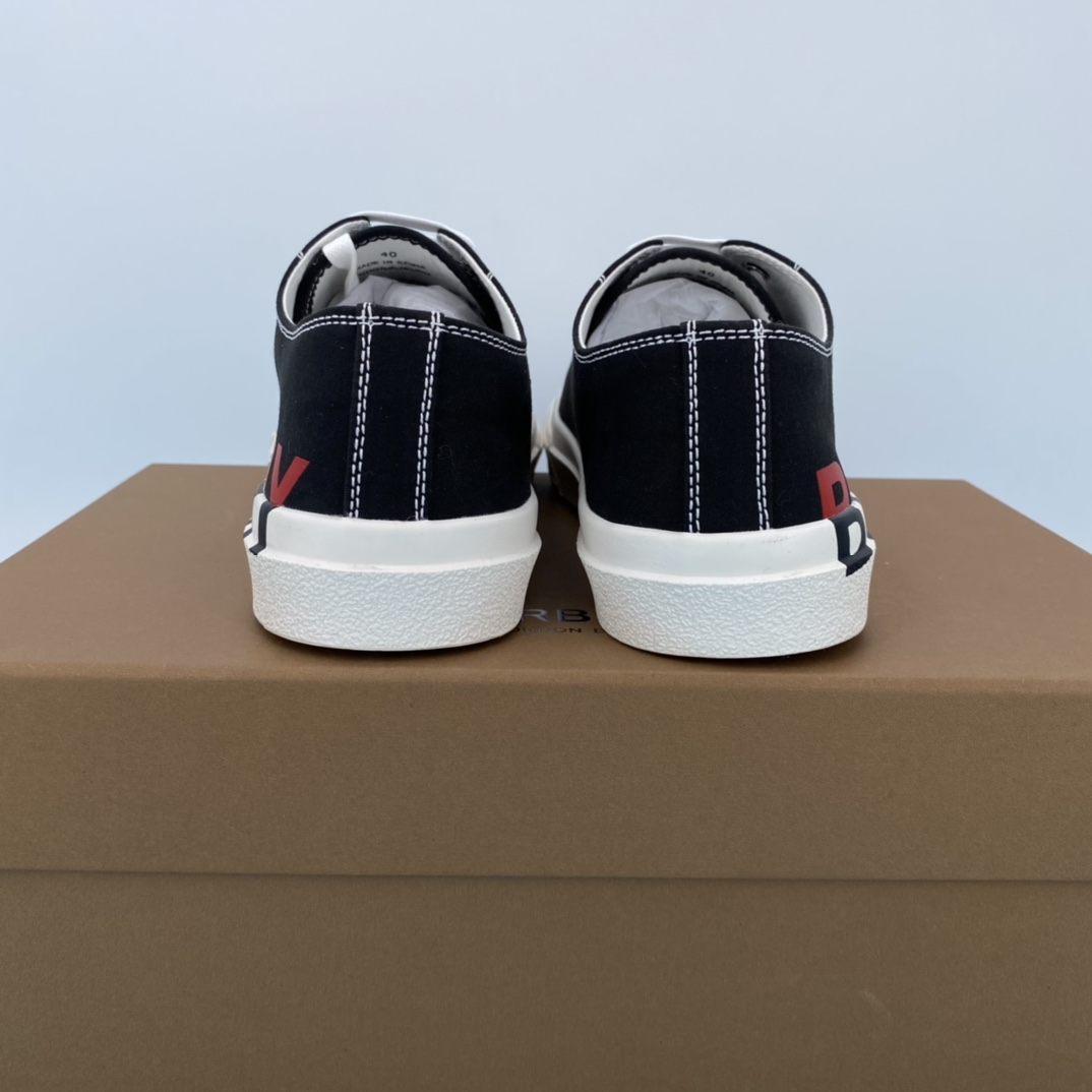 BurBerry Sneaker in Black with White