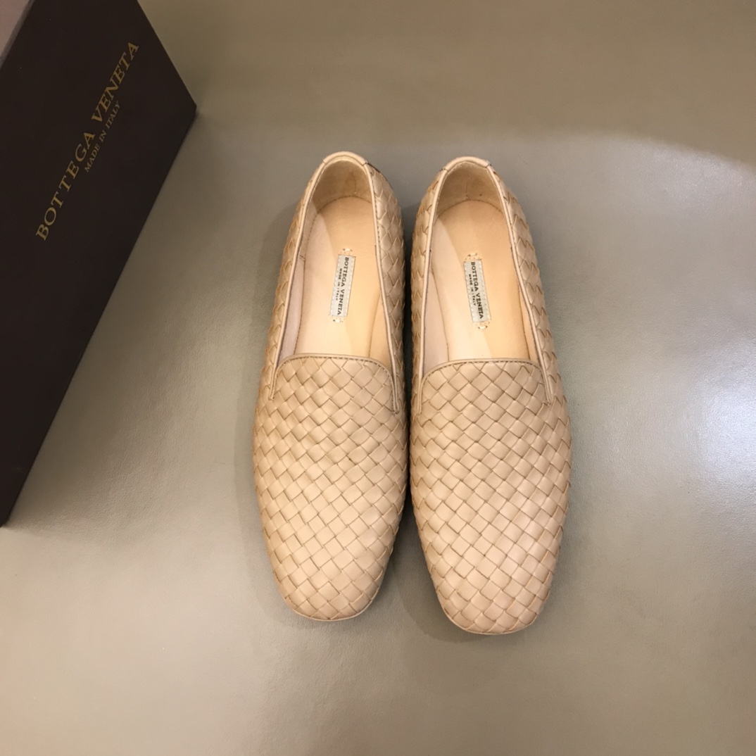 Bottega Veneta Lofer in Cream Leather