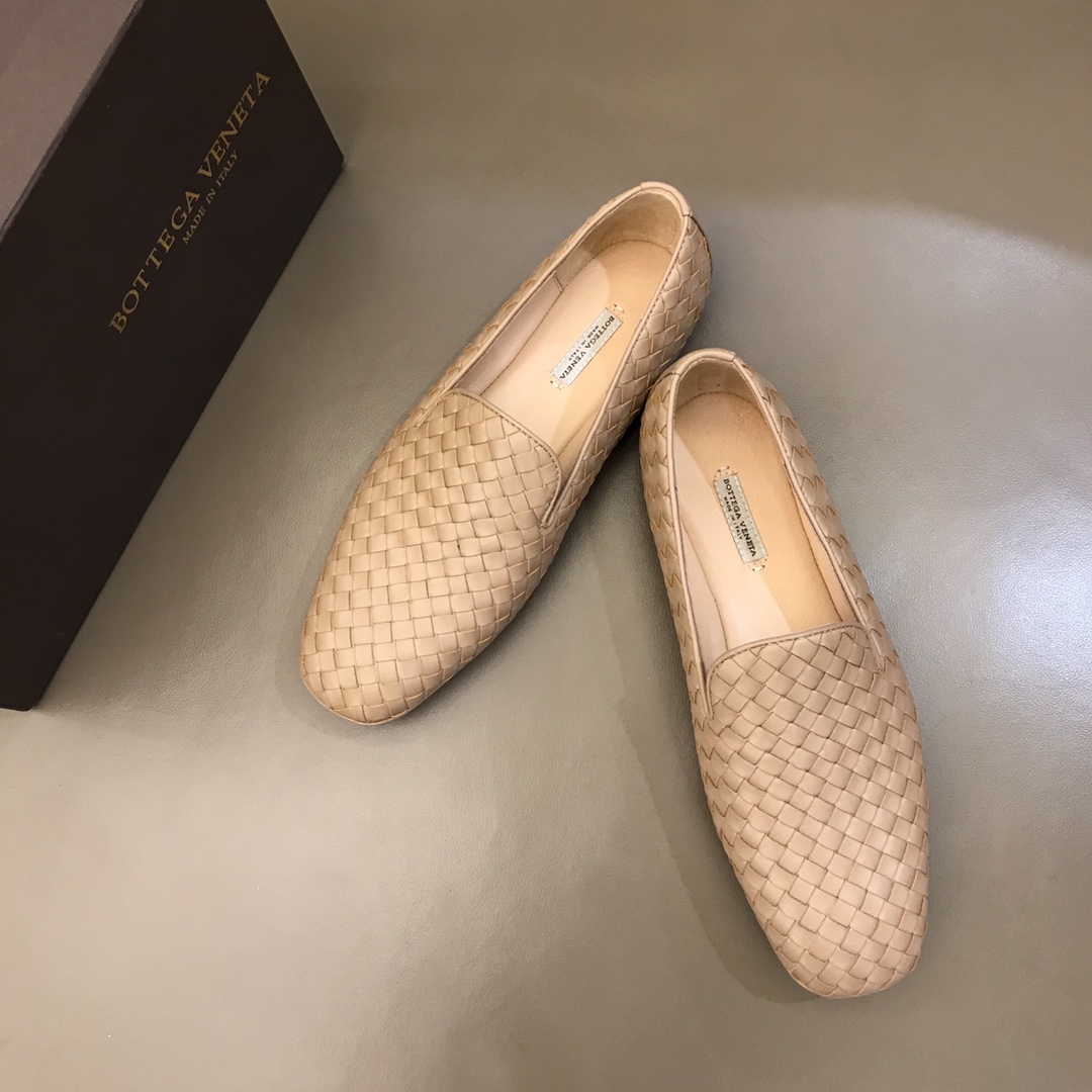 Bottega Veneta Lofer in Cream Leather