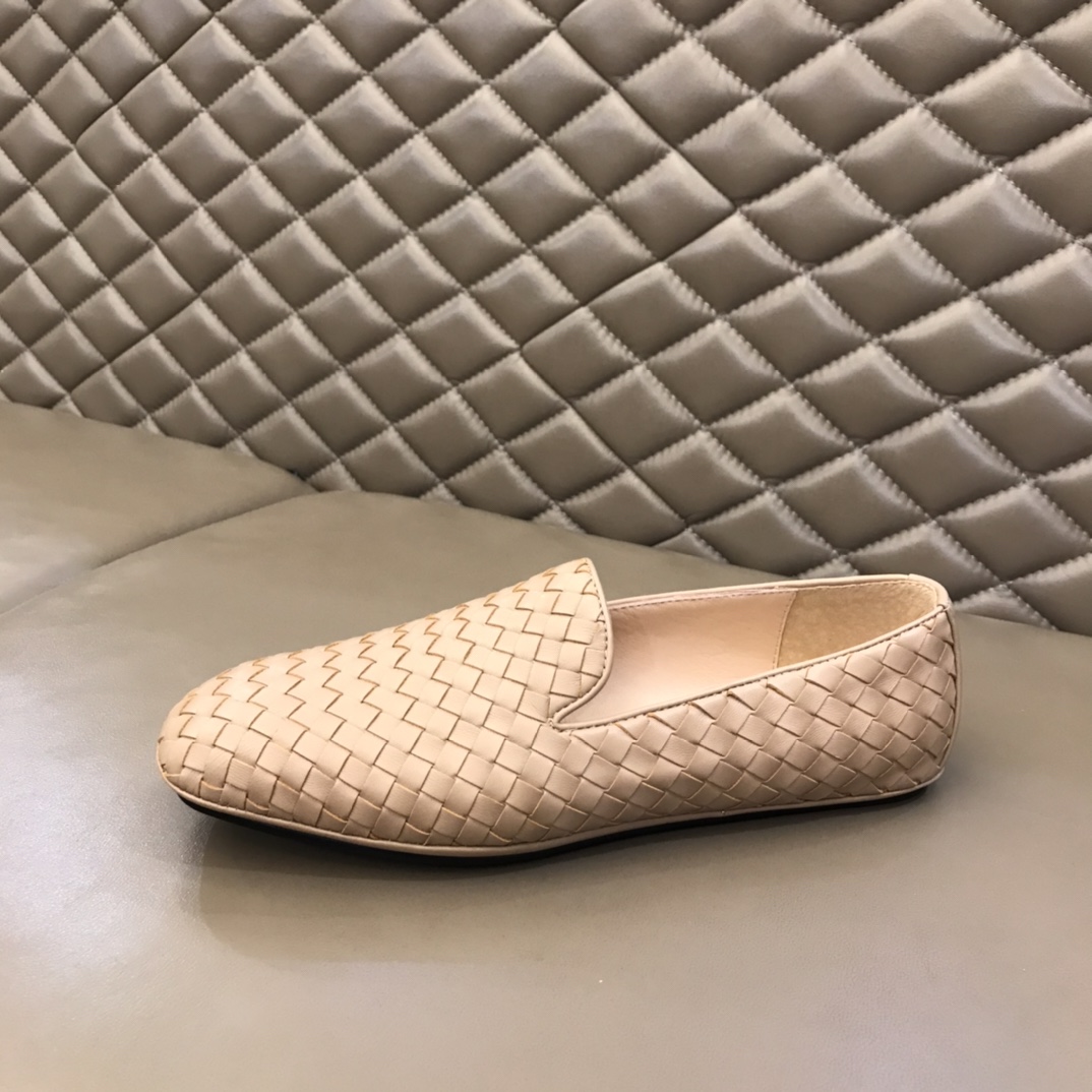 Bottega Veneta Lofer in Cream Leather