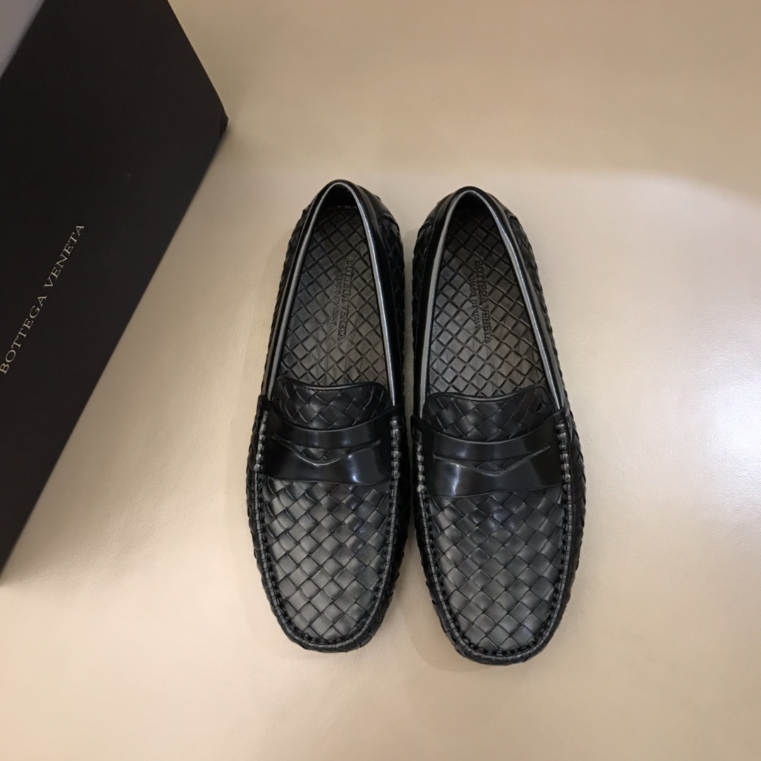 Bottega Veneta Lofer in Black Leather