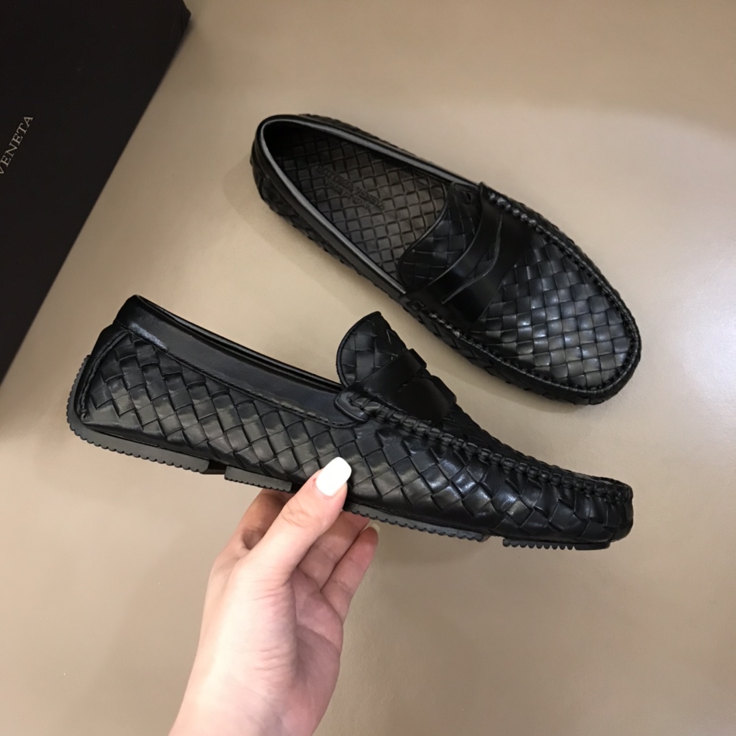 Bottega Veneta Lofer in Black Leather