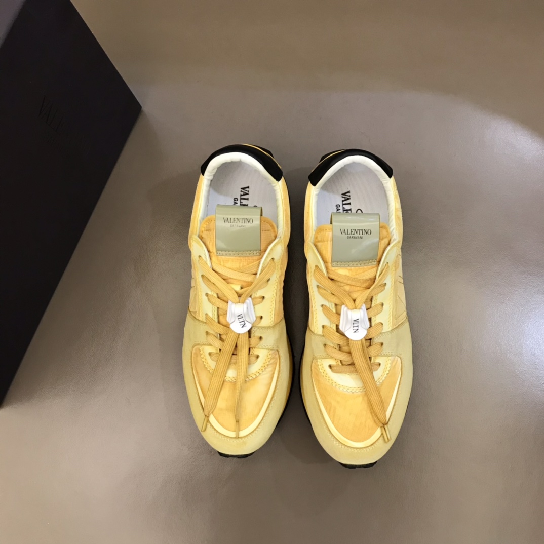 Valentino Sneaker Roller in Yellow