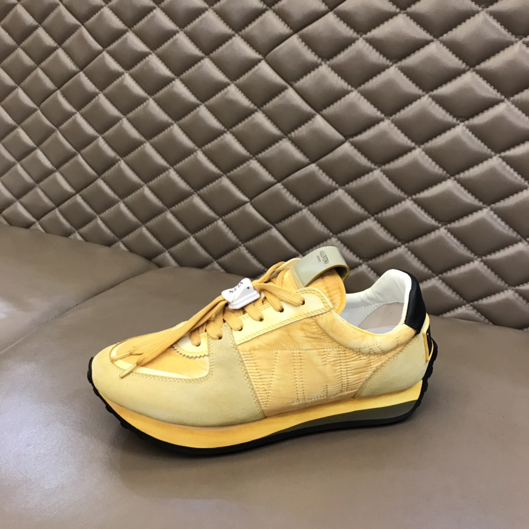 Valentino Sneaker Roller in Yellow