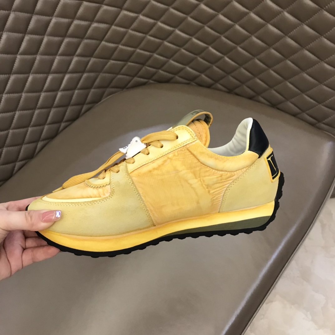 Valentino Sneaker Roller in Yellow