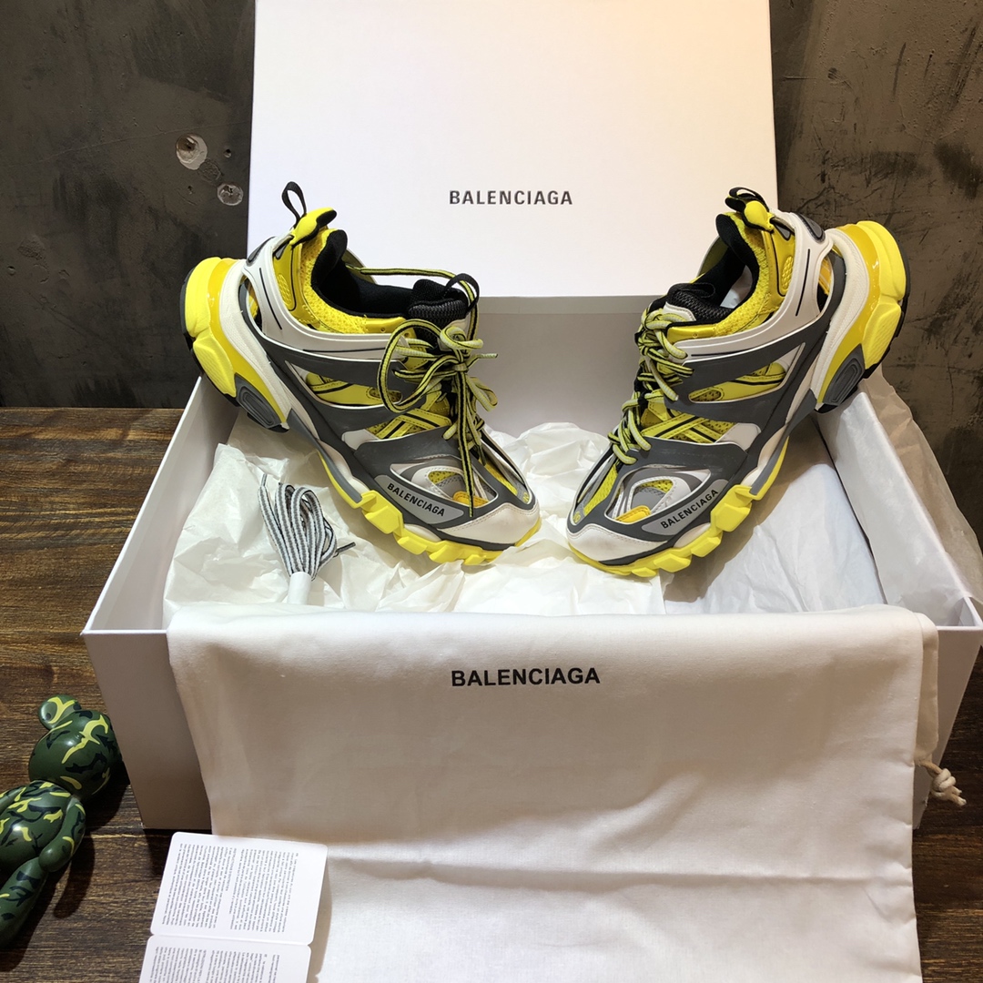 Balenciaga Triple S retro Clunky Sneakers in Yellow