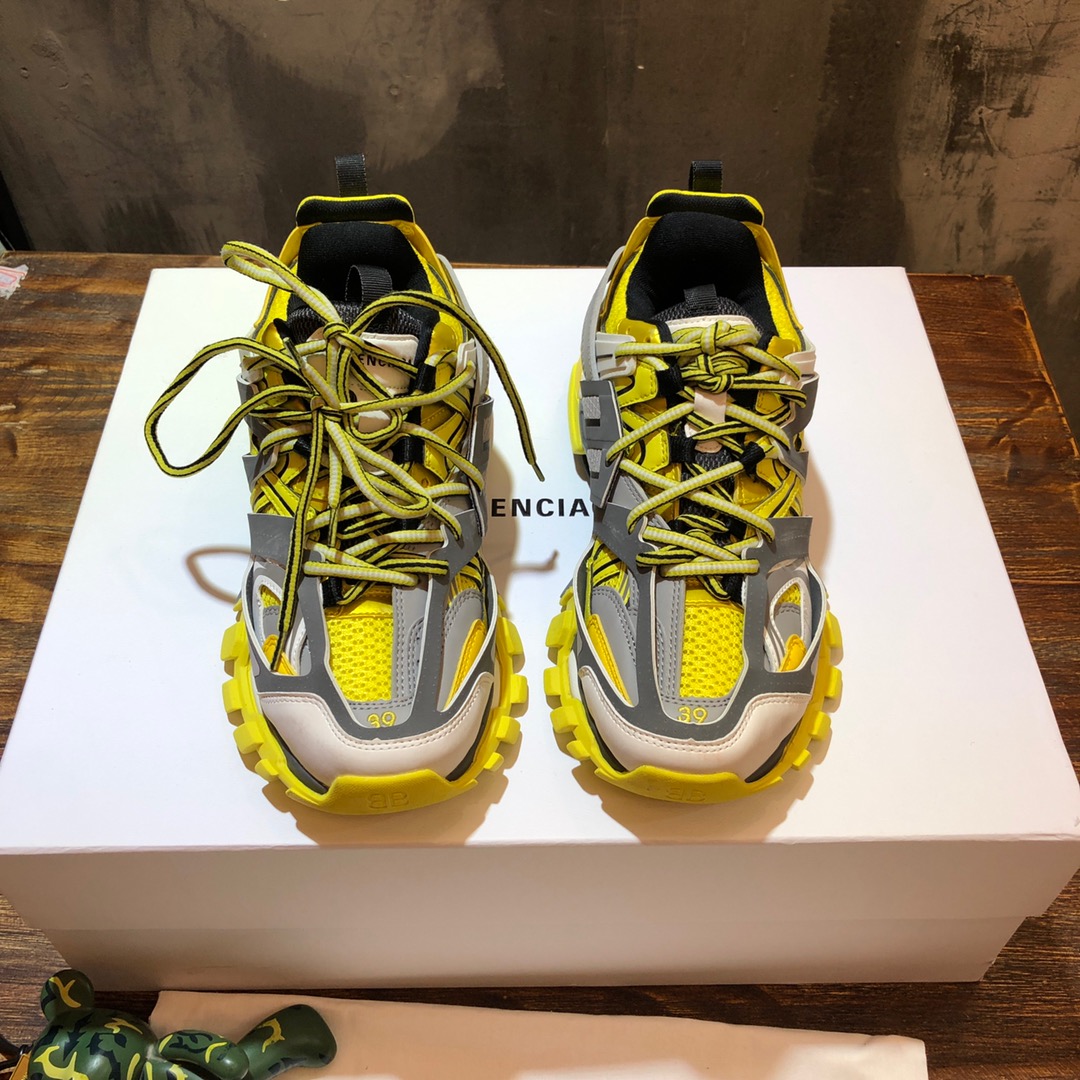 Balenciaga Triple S retro Clunky Sneakers in Yellow