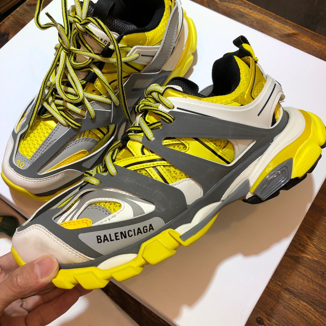 Balenciaga Triple S retro Clunky Sneakers in Yellow