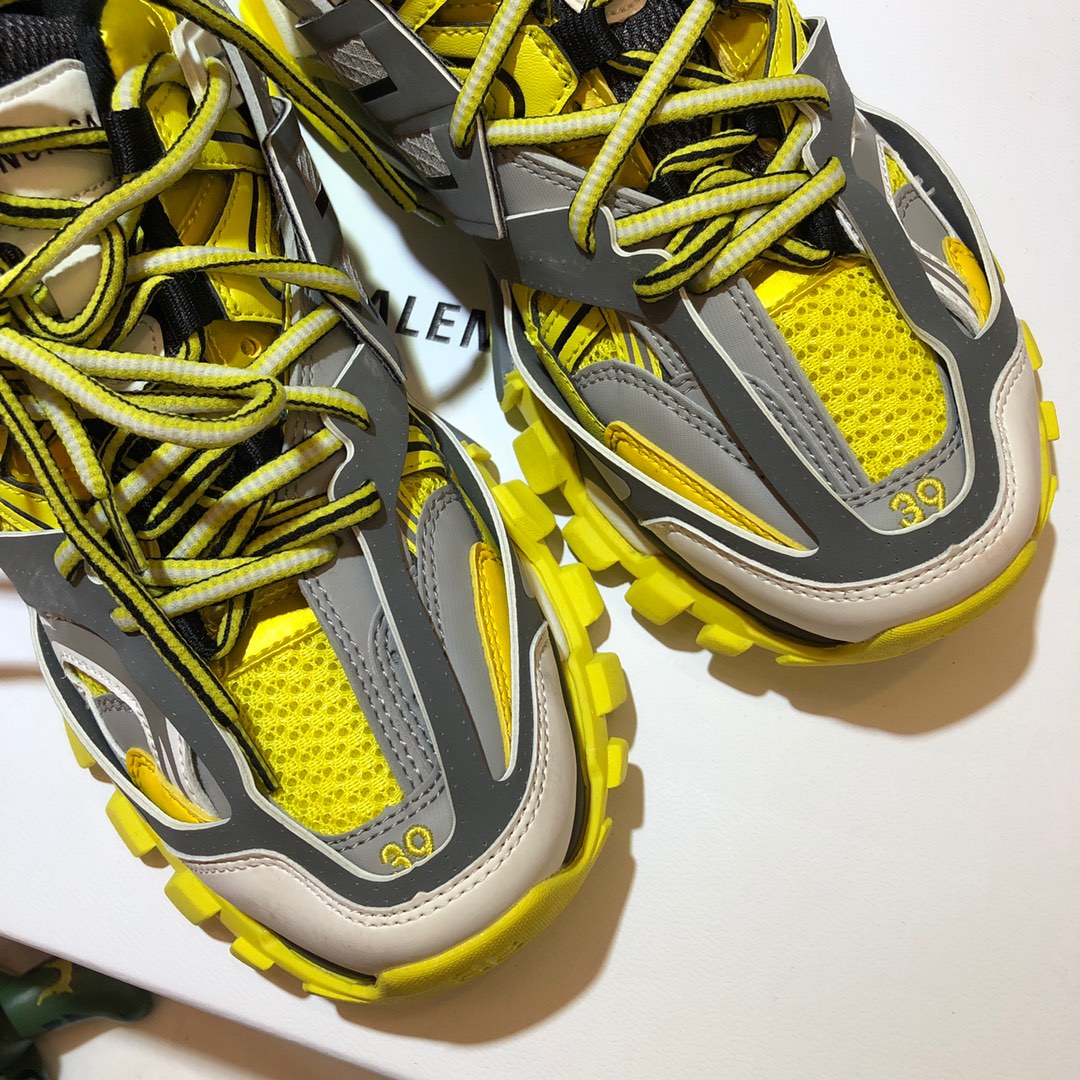 Balenciaga Triple S retro Clunky Sneakers in Yellow