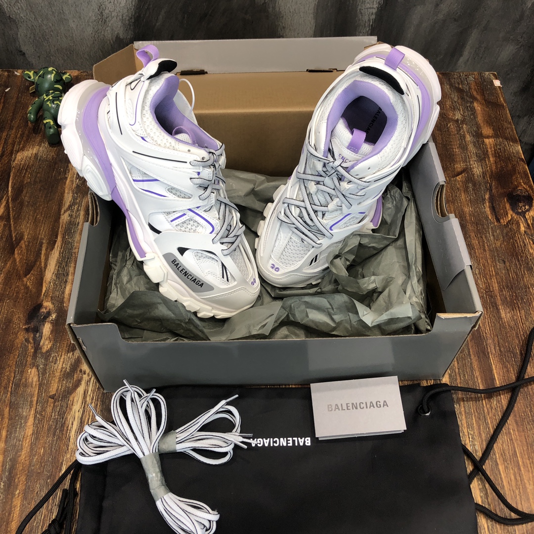 Balenciaga Triple S retro Clunky Sneakers in White