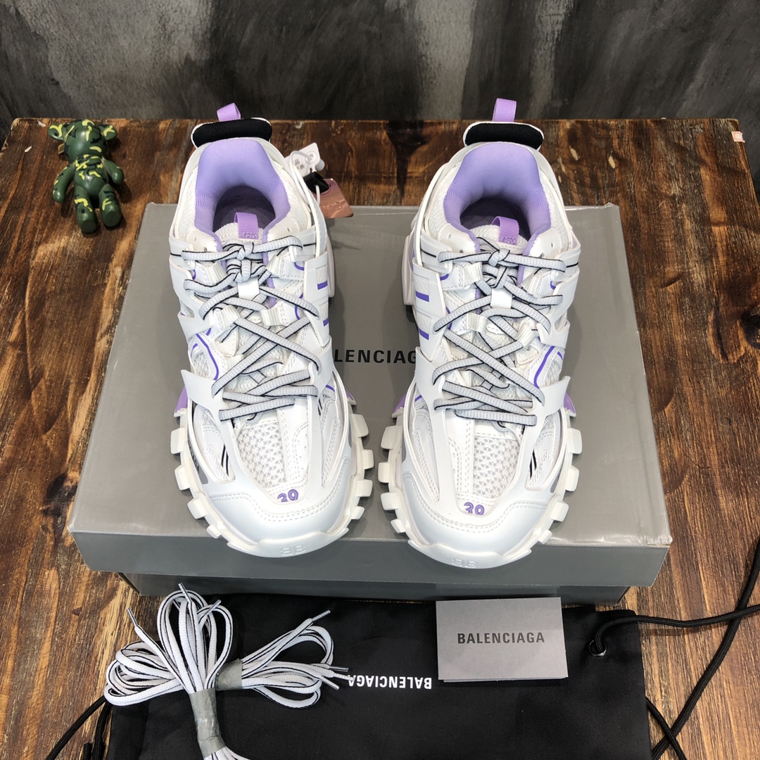 Balenciaga Triple S retro Clunky Sneakers in White