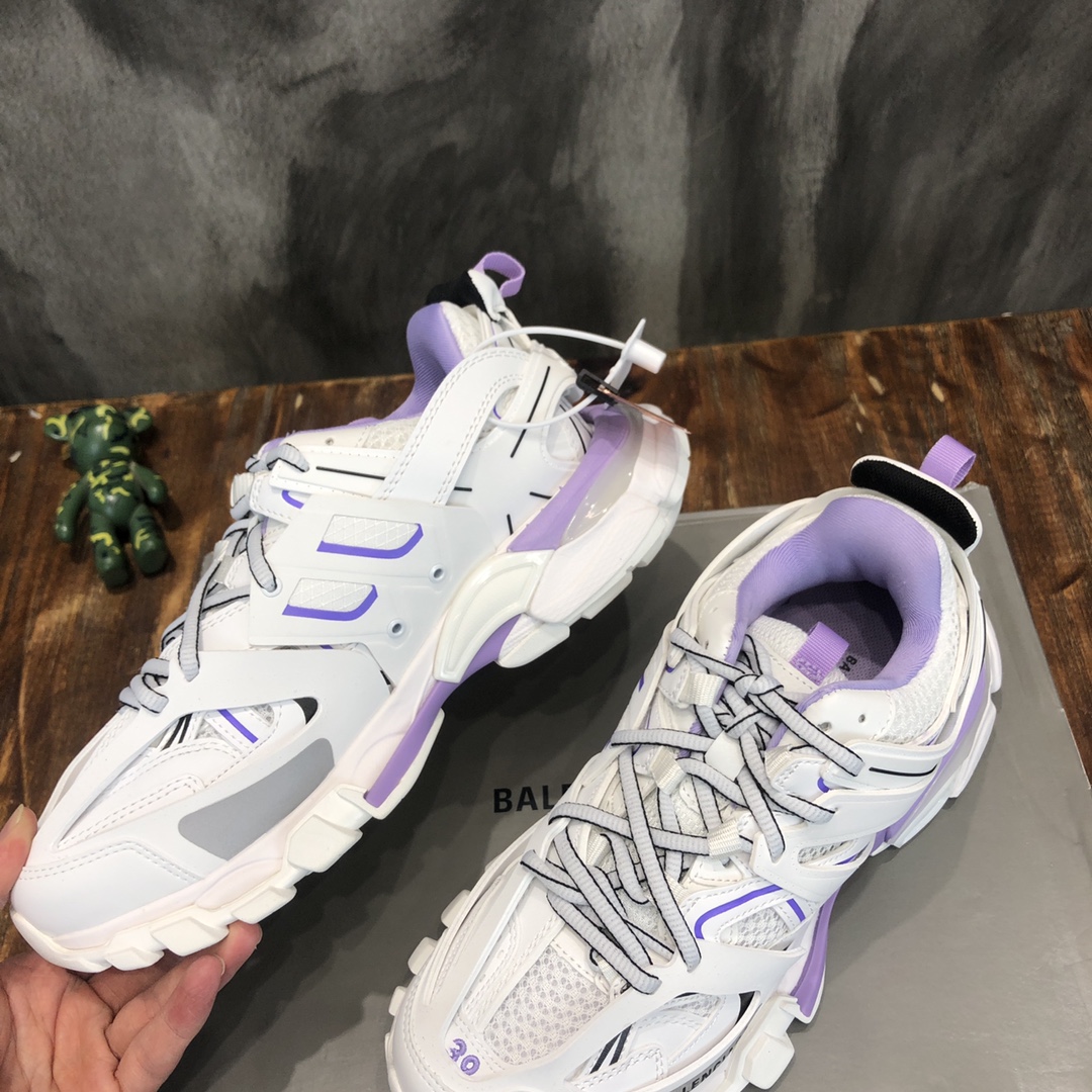 Balenciaga Triple S retro Clunky Sneakers in White