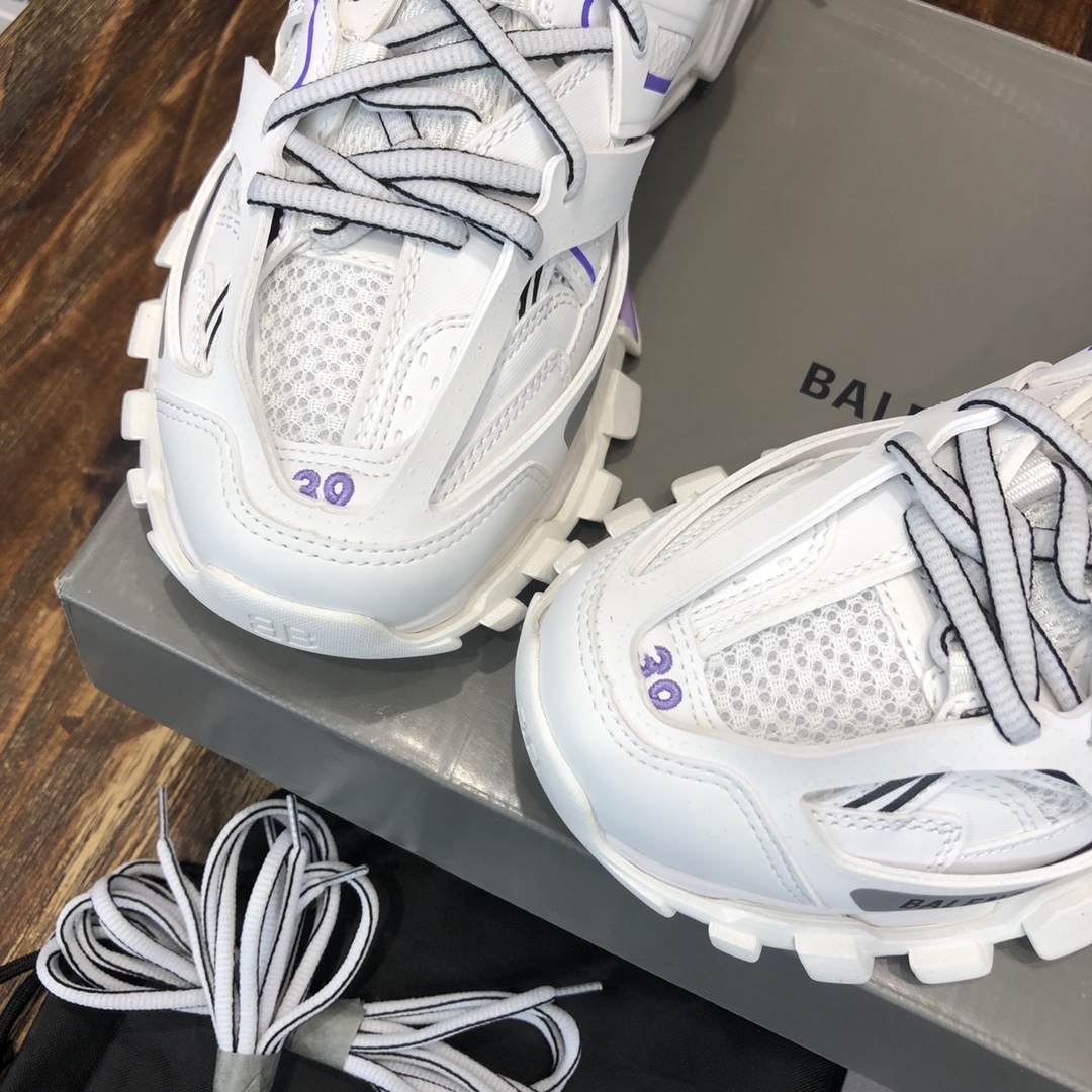 Balenciaga Triple S retro Clunky Sneakers in White