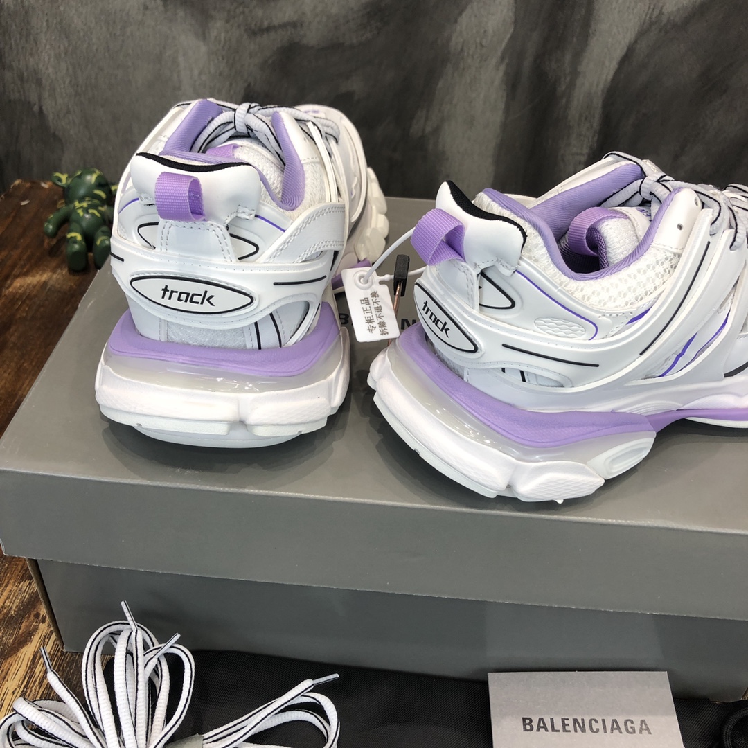 Balenciaga Triple S retro Clunky Sneakers in White