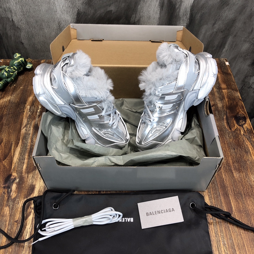 Balenciaga Triple S retro Clunky Sneakers in White