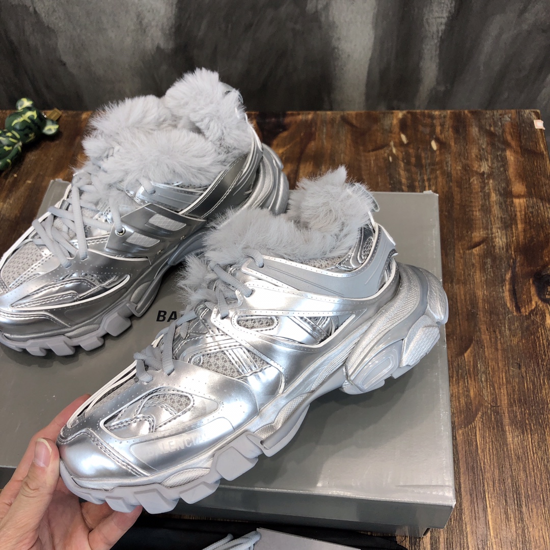 Balenciaga Triple S retro Clunky Sneakers in White