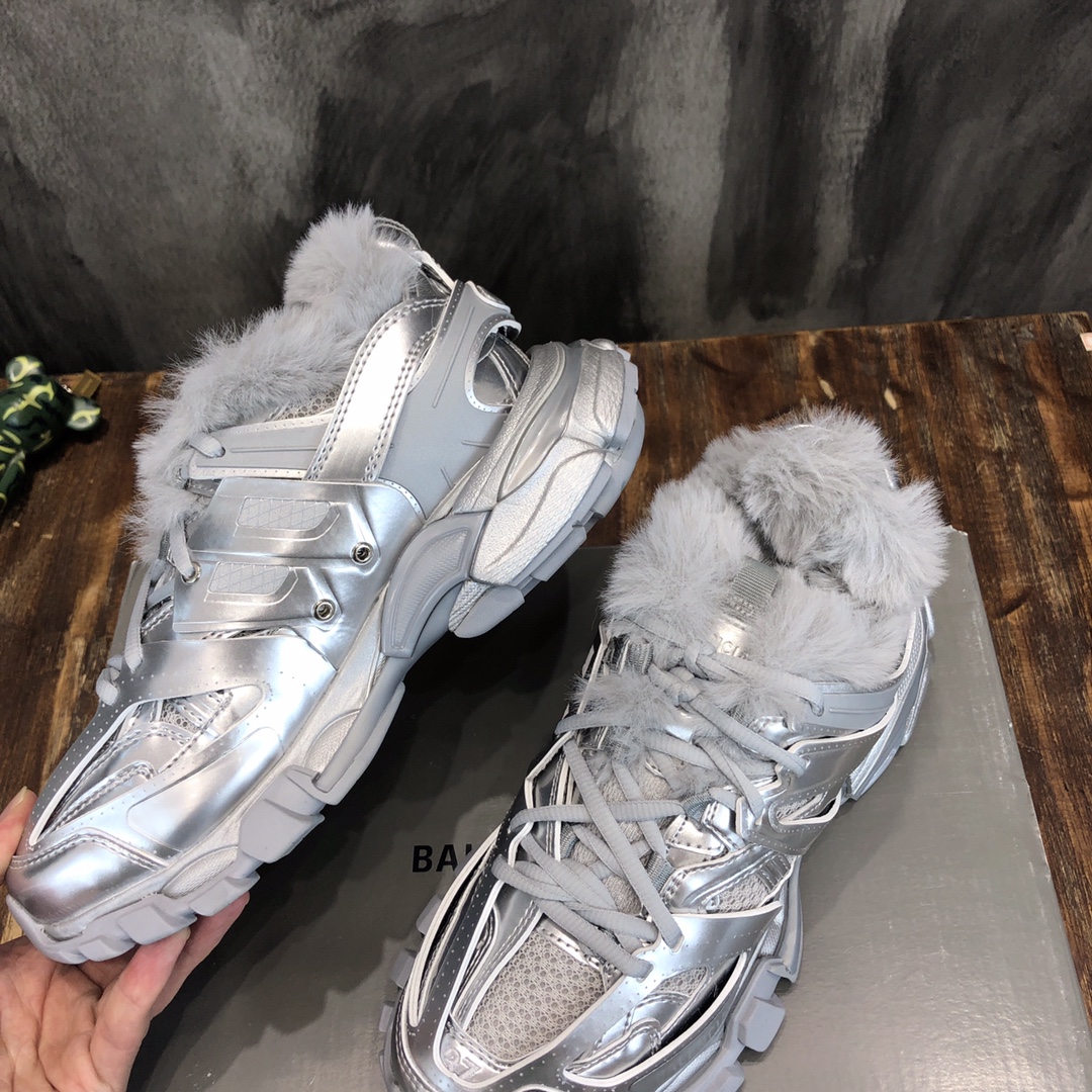 Balenciaga Triple S retro Clunky Sneakers in White