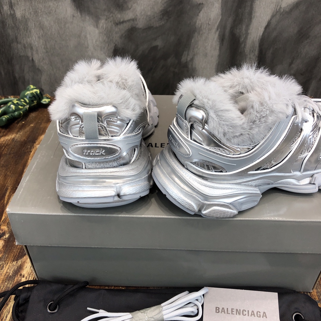 Balenciaga Triple S retro Clunky Sneakers in White