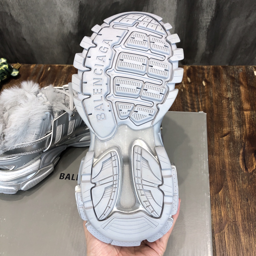 Balenciaga Triple S retro Clunky Sneakers in White