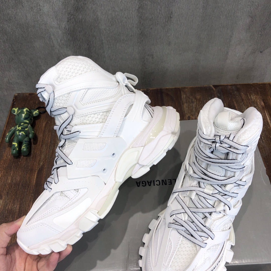 Balenciaga Triple S retro Clunky Sneakers in White