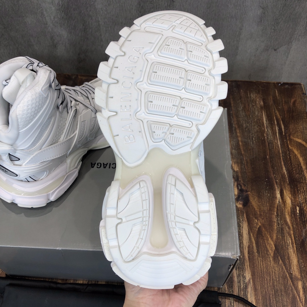 Balenciaga Triple S retro Clunky Sneakers in White