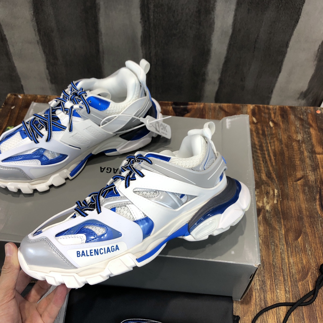 Balenciaga Triple S retro Clunky Sneakers in White