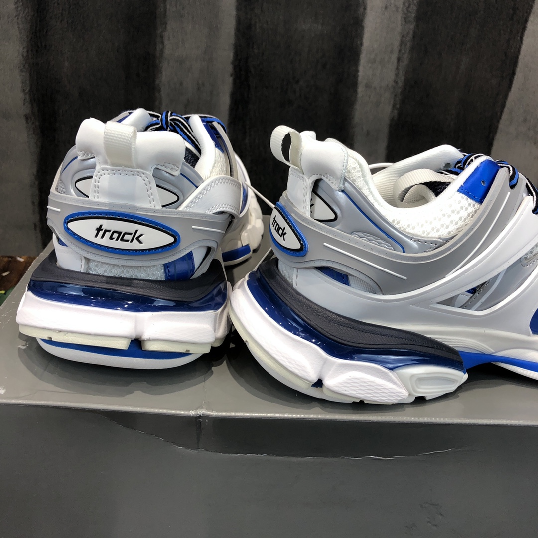 Balenciaga Triple S retro Clunky Sneakers in White