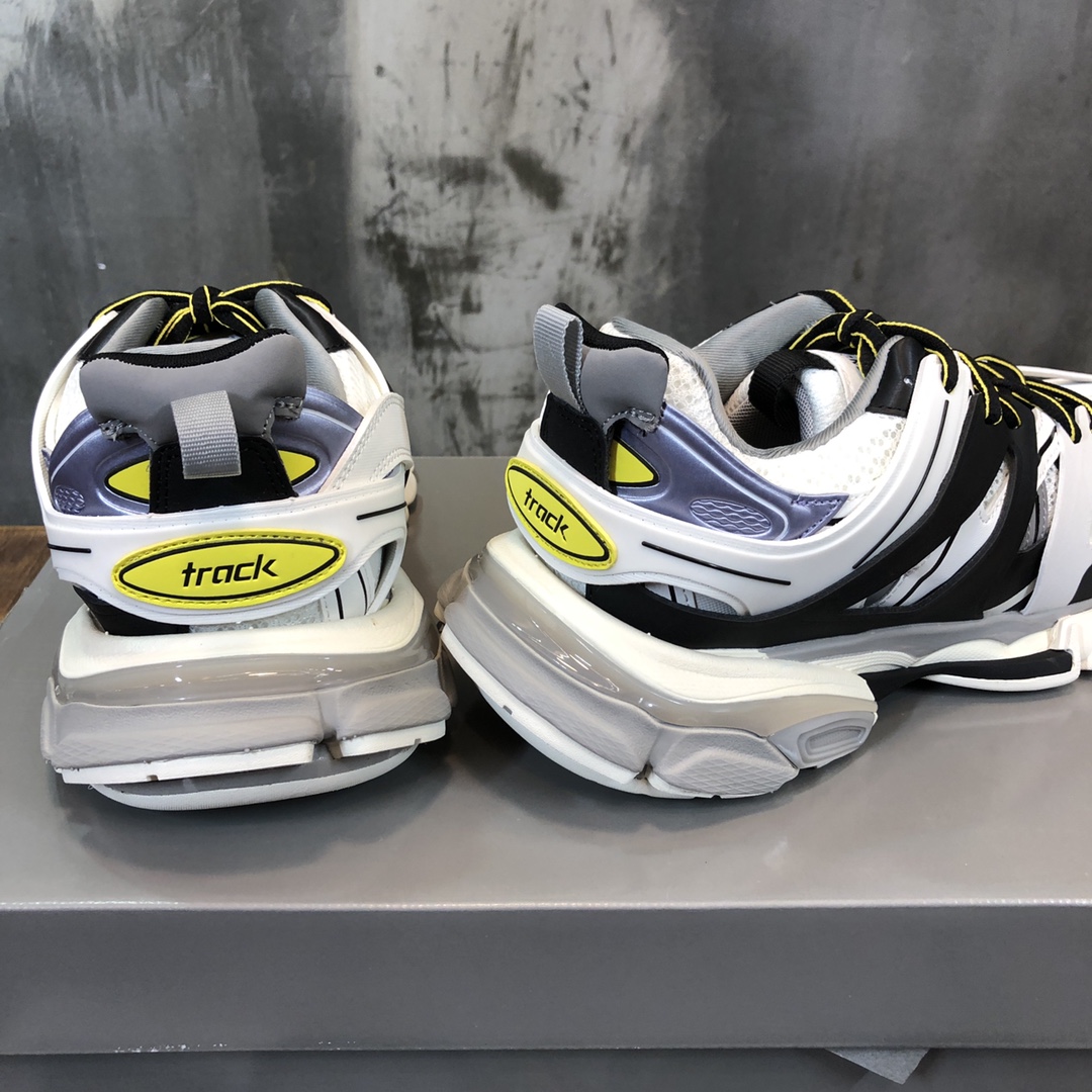 Balenciaga Triple S retro Clunky Sneakers in White