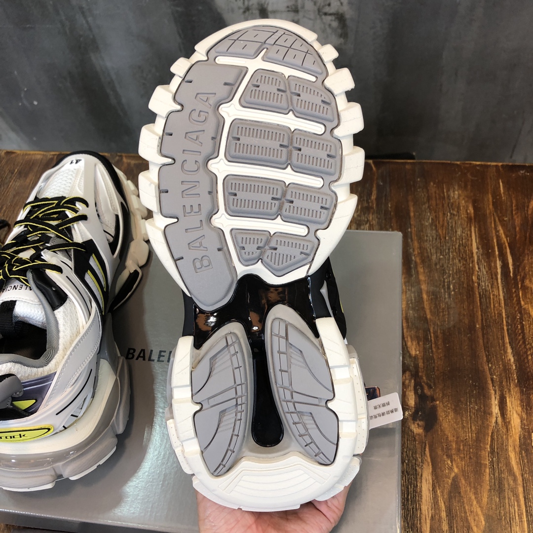 Balenciaga Triple S retro Clunky Sneakers in White