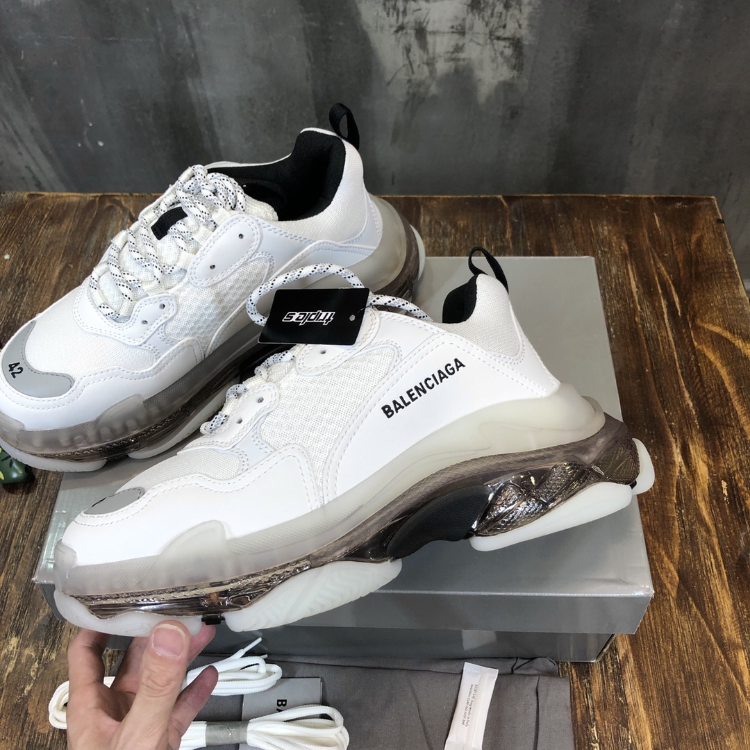 Balenciaga Triple S retro Clunky Sneakers in White